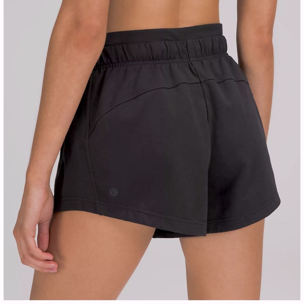 Inner Glow High-Rise Short 3" Size 4